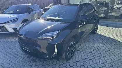 Begagnad Toyota Yaris Cross Trend 116 HK (85 kW) 2022 Svart SUV