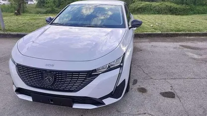 Bianco Nuova 2025 Peugeot 308 Allure Station wagon | 26.150 € (Buon prezzo)