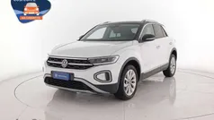 Pure white deep black perlato Usata 2022 VW T-Roc Style SUV | 24.300 € (Buon prezzo)