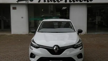 Bianco Nuova 2025 Renault Clio V Business Tre volumi | 1800 €