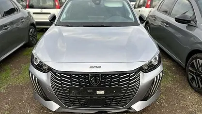 Usata Peugeot 208 Allure 101 CV (74 kW) 2024 Bianco Utilitaria