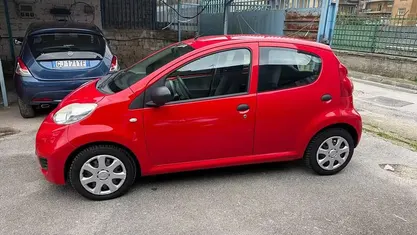 Usata Peugeot 107 68 CV (50 kW) 2010 Rosso Utilitaria