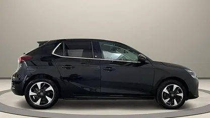 Begagnad Opel Corsa-e Elegance 100 kW (136 HK) 2021 Svart Halvkombi