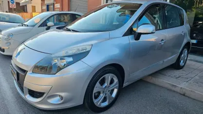 Usata Renault Scénic III Luxe 131 CV (96 kW) 2011 Argento Monovolume