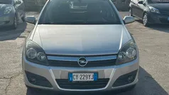 Argento Usata 2005 Opel Astra Cosmo Tre volumi | 2950 € (Buon prezzo)