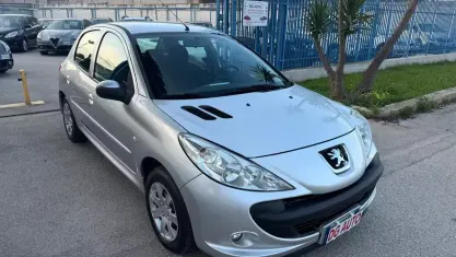 Usata Peugeot 206 60 CV (44 kW) 2011 Grigio Berlina