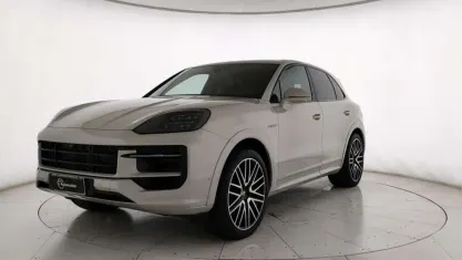 Begagnad Porsche Cayenne 305 HK (224 kW) 2024 Beige SUV