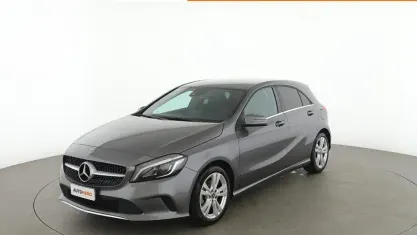 Używany Mercedes A180 122 KM (89 kW) 2017 Szary Sedan/Limuzyna