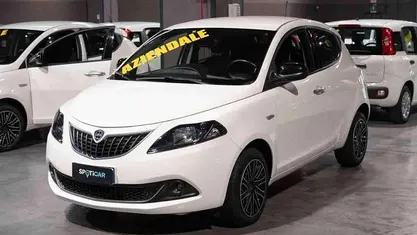 Usata Lancia Ypsilon Gold 69 CV (50 kW) 2022 Bianco Utilitaria