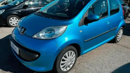 Usata Peugeot 107 68 CV (50 kW) 2008 Blu Utilitaria
