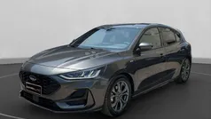 Magnetic grey Usata 2024 Ford Focus ST-Line Tre volumi | 22.500 € (Buon prezzo)