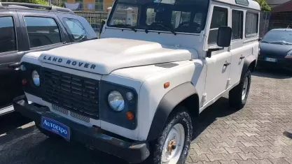 Usata Land Rover Defender 122 CV (89 kW) 2010 Beige Station wagon