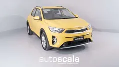 Giallo metallizzato Usata 2022 Kia Stonic Urban SUV | 13.490 € (Ottimo prezzo)