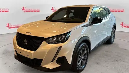Bianco Usata 2023 Peugeot 2008 Active SUV | 18.900 € (Buon prezzo)