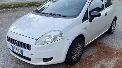 Usata Fiat Grande Punto S 69 CV (50 kW) 2011 Bianco Utilitaria