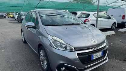 Usata Peugeot 208 Allure 83 CV (61 kW) 2019 Argento Utilitaria