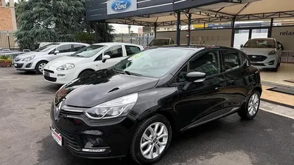 Viola Usata 2018 Renault Clio IV Business Tre volumi | 9290 € (Buon prezzo)