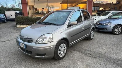 Usata Toyota Yaris Sol 65 CV (47 kW) 2004 Grigio Berlina