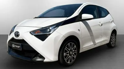 Usata Toyota Aygo X-play 72 CV (52 kW) 2019 Bianco Utilitaria