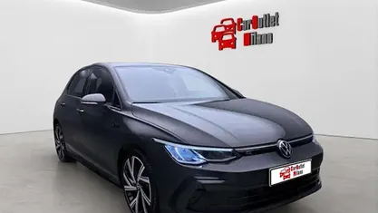 Usata VW Golf VIII R-line 131 CV (96 kW) 2024 Grigio urano Berlina