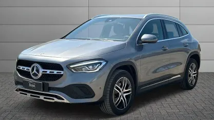 Usata Mercedes GLA180 116 CV (85 kW) 2020 Grigio medio metallizzato SUV