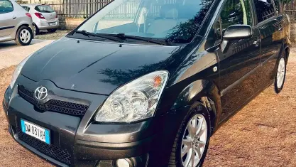 Usata Toyota Corolla Verso Sol 136 CV (100 kW) 2008 Grigio Monovolume