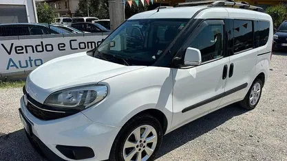 Bianco Usata 2016 Fiat Doblò Lounge Monovolume | 7800 €