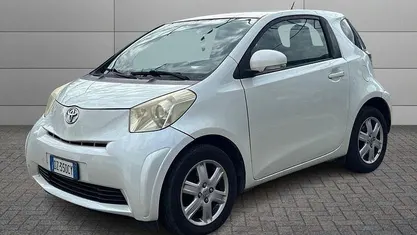 Usata Toyota iQ 68 CV (50 kW) 2009 Bianco Utilitaria