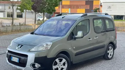 Usata Peugeot Partner Tepee Outdoor 90 CV (66 kW) 2009 Grigio Monovolume