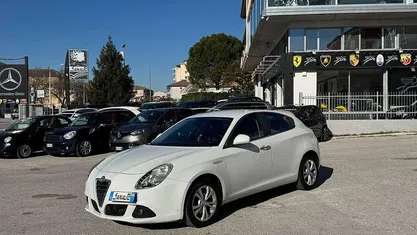 Usata 2013 Alfa Romeo Giulietta Tre volumi | 3990 € (Ottimo prezzo)