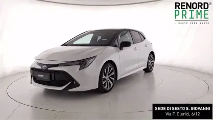 Usata Toyota Corolla Active 122 CV (89 kW) 2022 Bianco Berlina