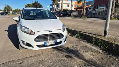 Usata Ford Fiesta 75 CV (55 kW) 2015 Bianco Berlina