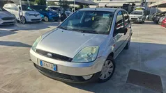 Argento Usata 2003 Ford Fiesta Ghia Due volumi | 1290 € (Ottimo prezzo)