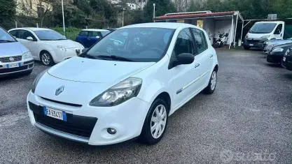 Usata Renault Clio II 72 CV (52 kW) 2010 Bianco Berlina