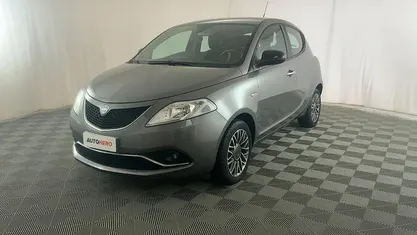 Grigio Usata 2016 Lancia Ypsilon Gold Due volumi | 9199 € (Buon prezzo)