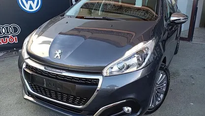 Grigio Usata 2016 Peugeot 208 Allure Due volumi | 6900 € (Ottimo prezzo)