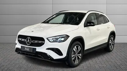 Argento Nuova 2025 Mercedes GLA200 SUV | 44.100 € (Ottimo prezzo)