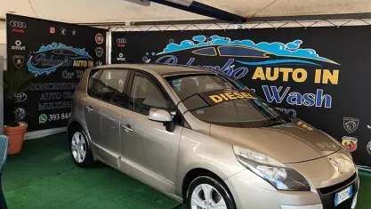 Usata Renault Scénic Luxe 110 CV (80 kW) 2011 Giallo Monovolume