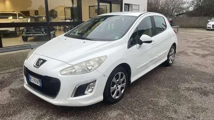 Usata 2011 Peugeot 308 Business-Line Tre volumi | 4500 € (Buon prezzo)