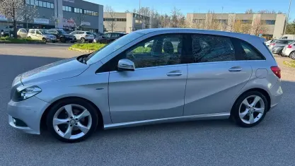 Usata Mercedes B180 109 CV (80 kW) 2012 Grigio Utilitaria