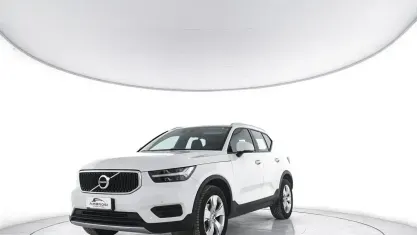 Usata Volvo XC40 Momentum 129 CV (94 kW) 2021 Bianco SUV
