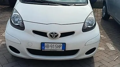 Usata Toyota Aygo 67 CV (49 kW) 2011 Bianco Utilitaria
