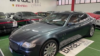 Begagnad Maserati Quattroporte 400 HK (294 kW) 2005 Grå Sedan