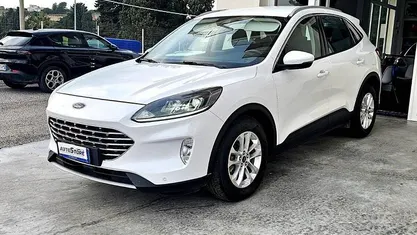 Usata Ford Kuga Business Edition 120 CV (88 kW) 2021 Bianco SUV
