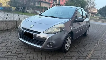 Usata Renault Clio II Dynamique 75 CV (55 kW) 2010 Grigio Berlina