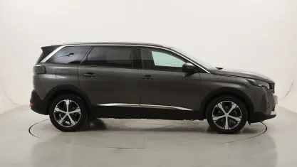Usata Peugeot 5008 Allure 131 CV (96 kW) 2022 Grigiogrigio SUV