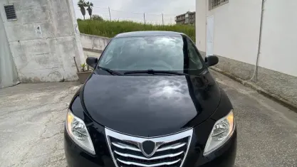 Usata Lancia Ypsilon Silver 95 CV (69 kW) 2013 Nero Utilitaria