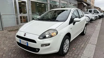 Usata Fiat Punto Lounge 69 CV (50 kW) 2014 Bianco Utilitaria
