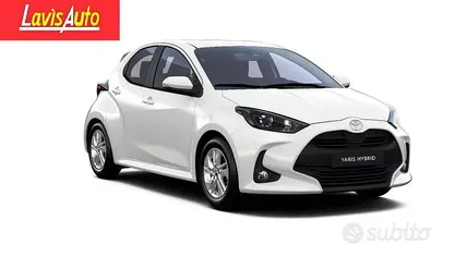 Usata Toyota Yaris Hybrid Active 92 CV (67 kW) 2021 Bianco Berlina