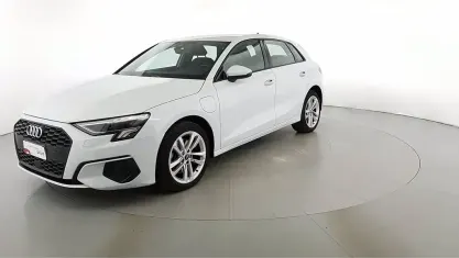 Usata Audi A3 Sportback e-tron Business 204 CV (150 kW) 2022 Bianco ghiaccio Utilitaria